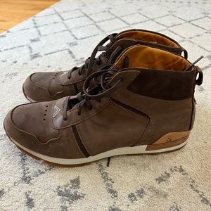 OluKai Men’s boots- barely worn!!